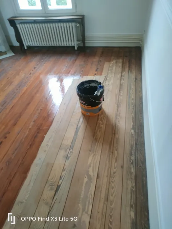Pose de vernis sur un plancher en chêne à Pierrelatte, Pierrelatte, EURL Fontenelle